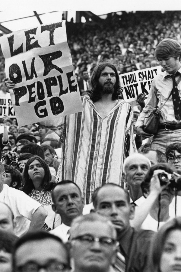 Billy Graham, Richard Nixon, and the Vietnam War Protest